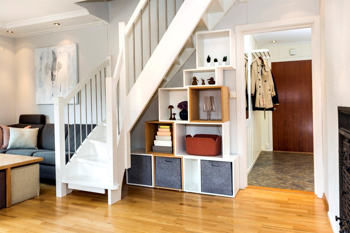 Flott trapp opp til loftetasjen med 2 soverom. Galleribilde