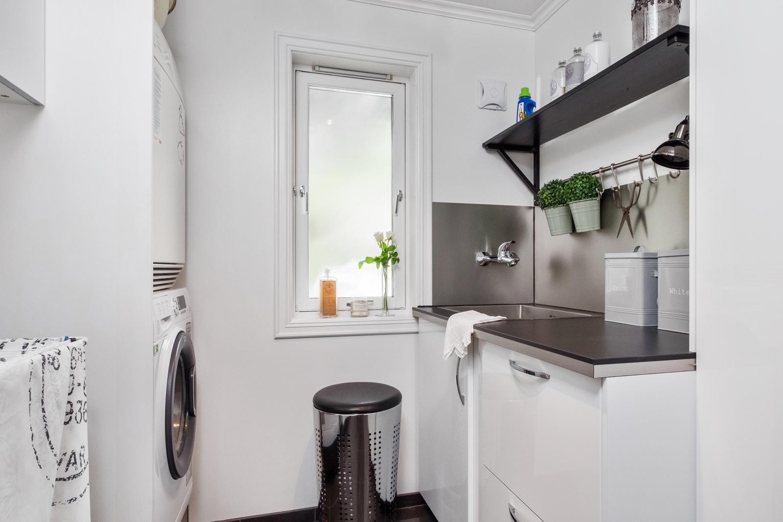 Vaskerom Galleribilde