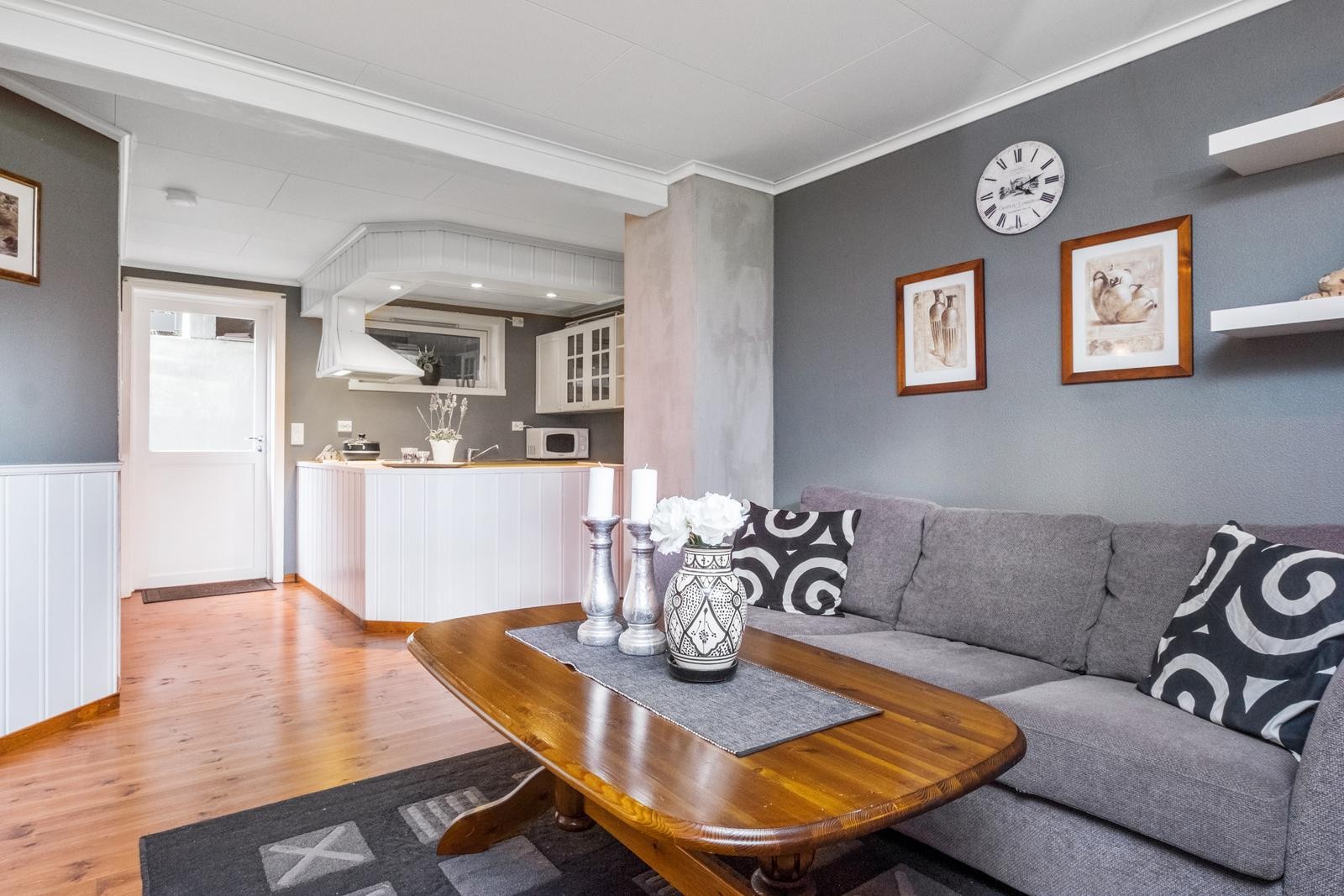 Stue og kjøkken i kjeller etg. Galleribilde