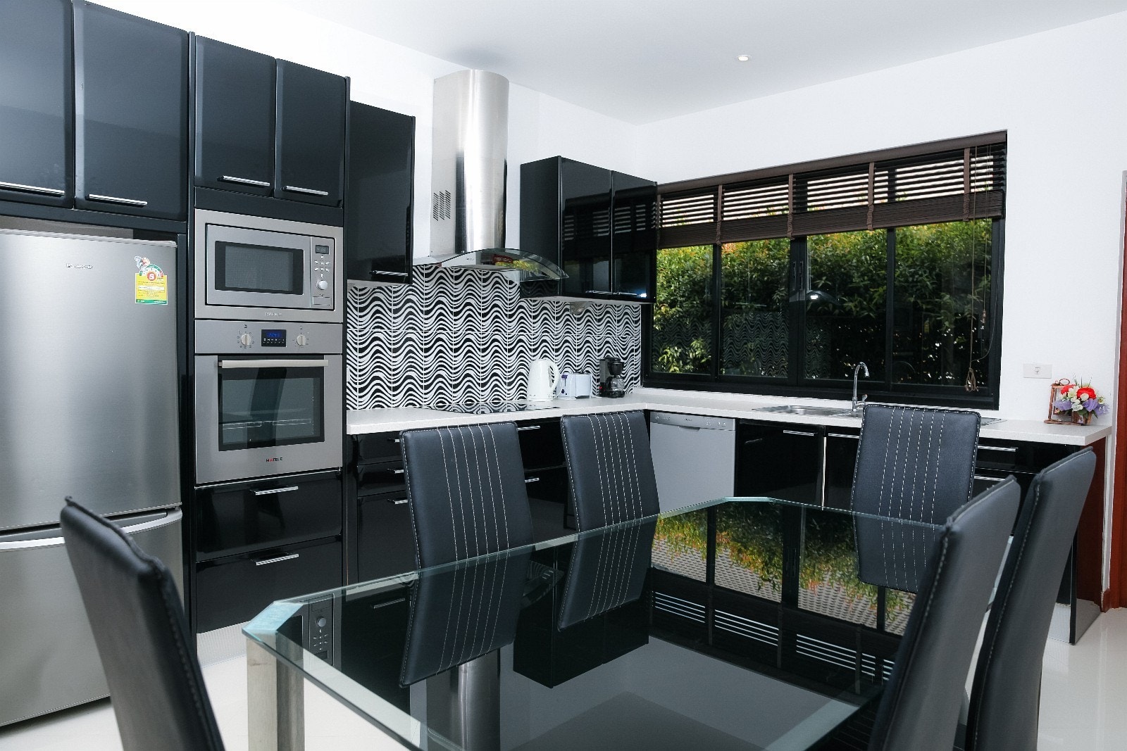 Spisestue for seks personer. Galleribilde