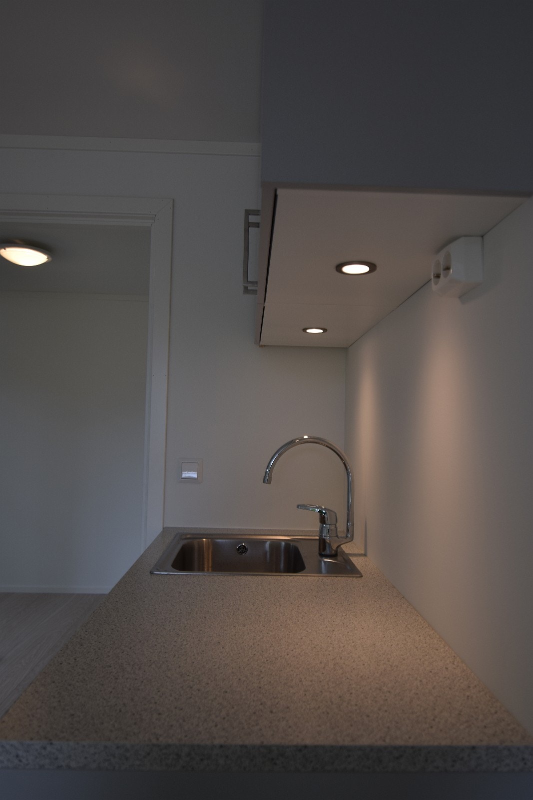 Lys i skap Galleribilde