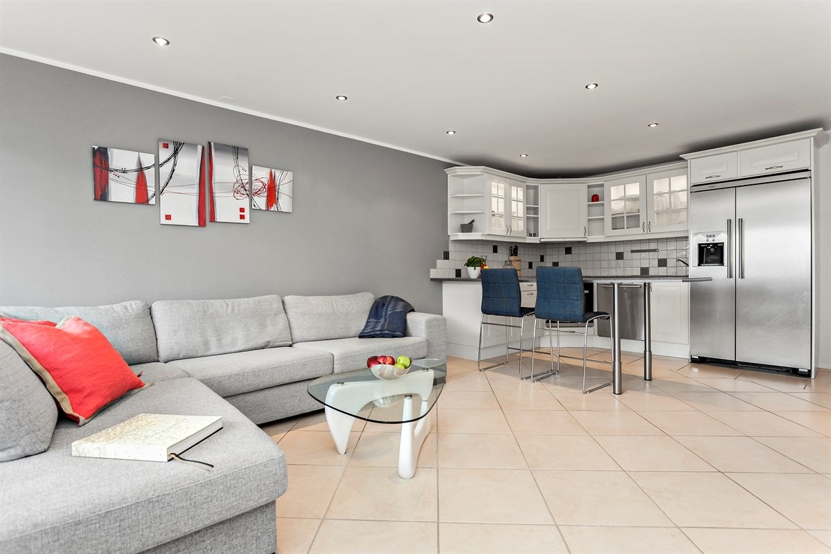 Velkommen til Hovseterveien 84 - Leiligheten fremstår som lys og meget romslig, med en god og arealeffektiv planløsning. Galleribilde