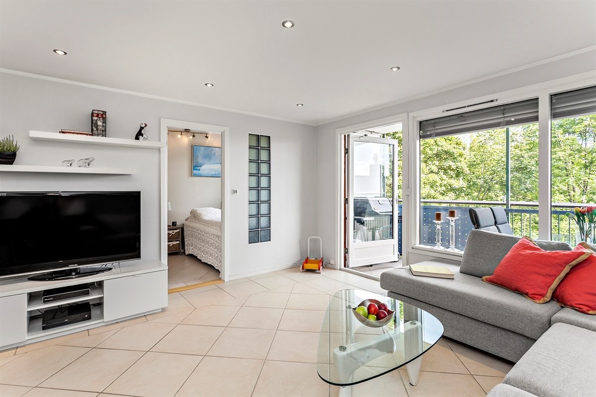 Leiligheten fremstår som lys og meget romslig, med en god og arealeffektiv planløsning. Galleribilde