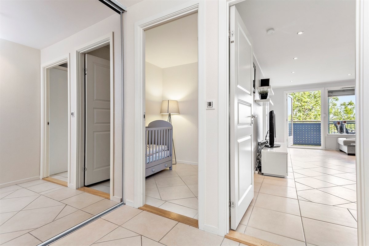 Det er god plass til å sette fra seg sko og henge av yttertøy i entré/gang. Galleribilde