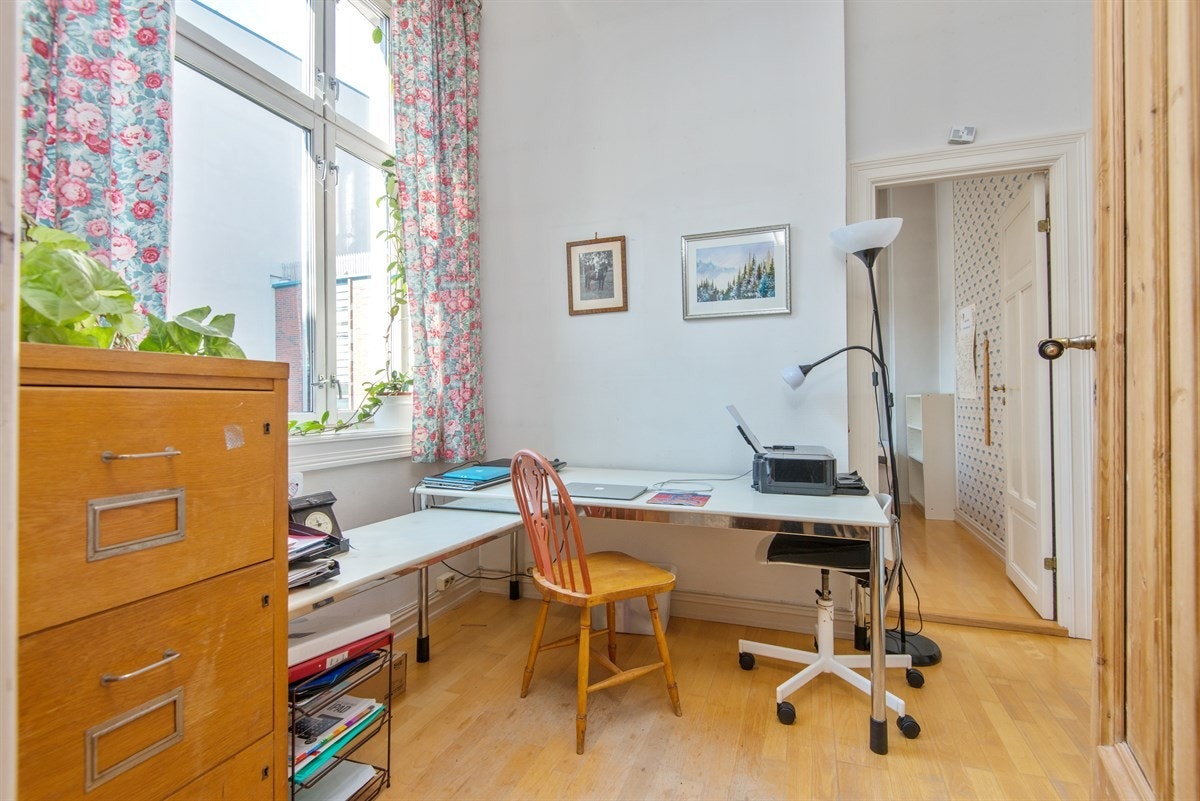 Kontor som vender mot bakgård Galleribilde