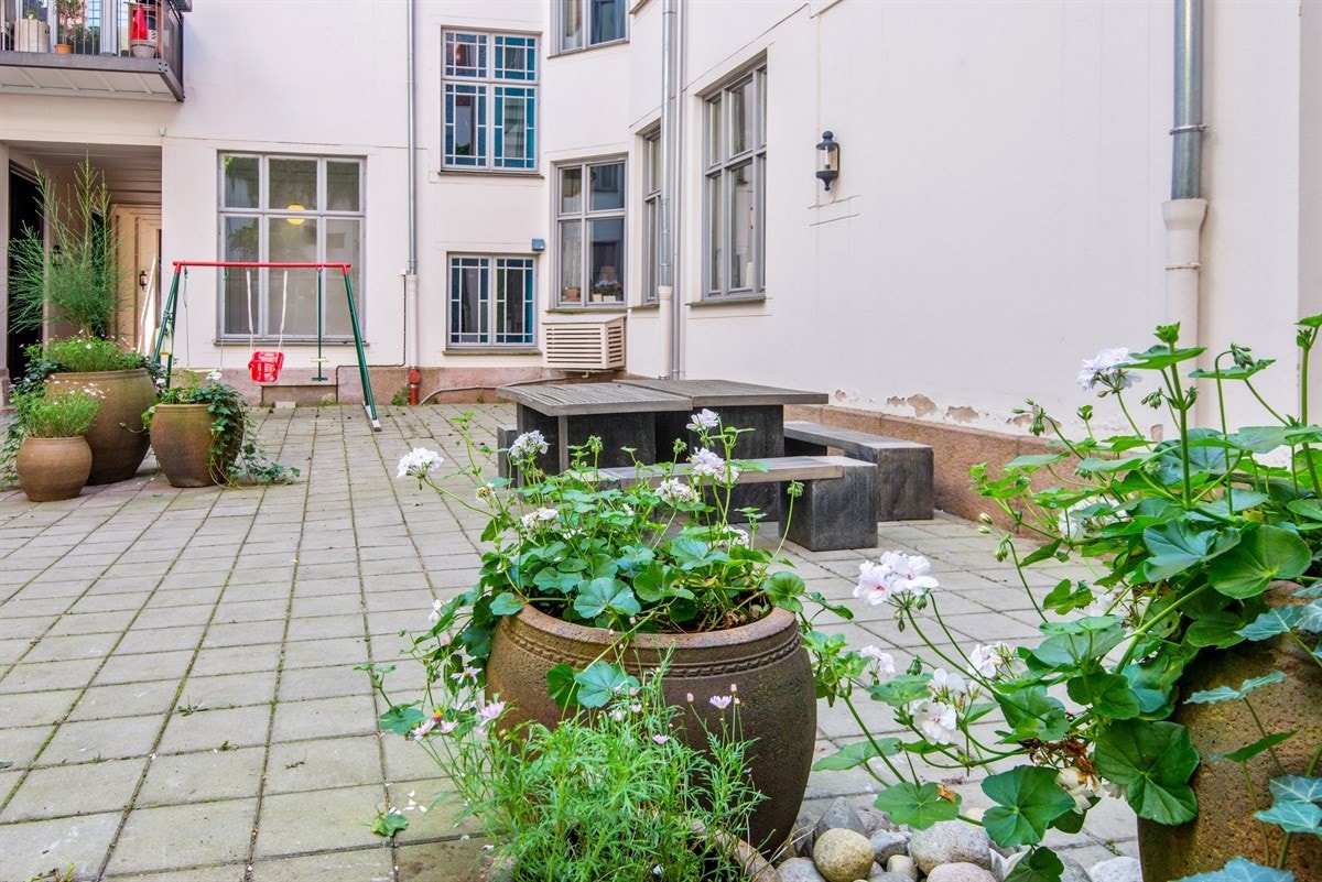 Bakgård Galleribilde