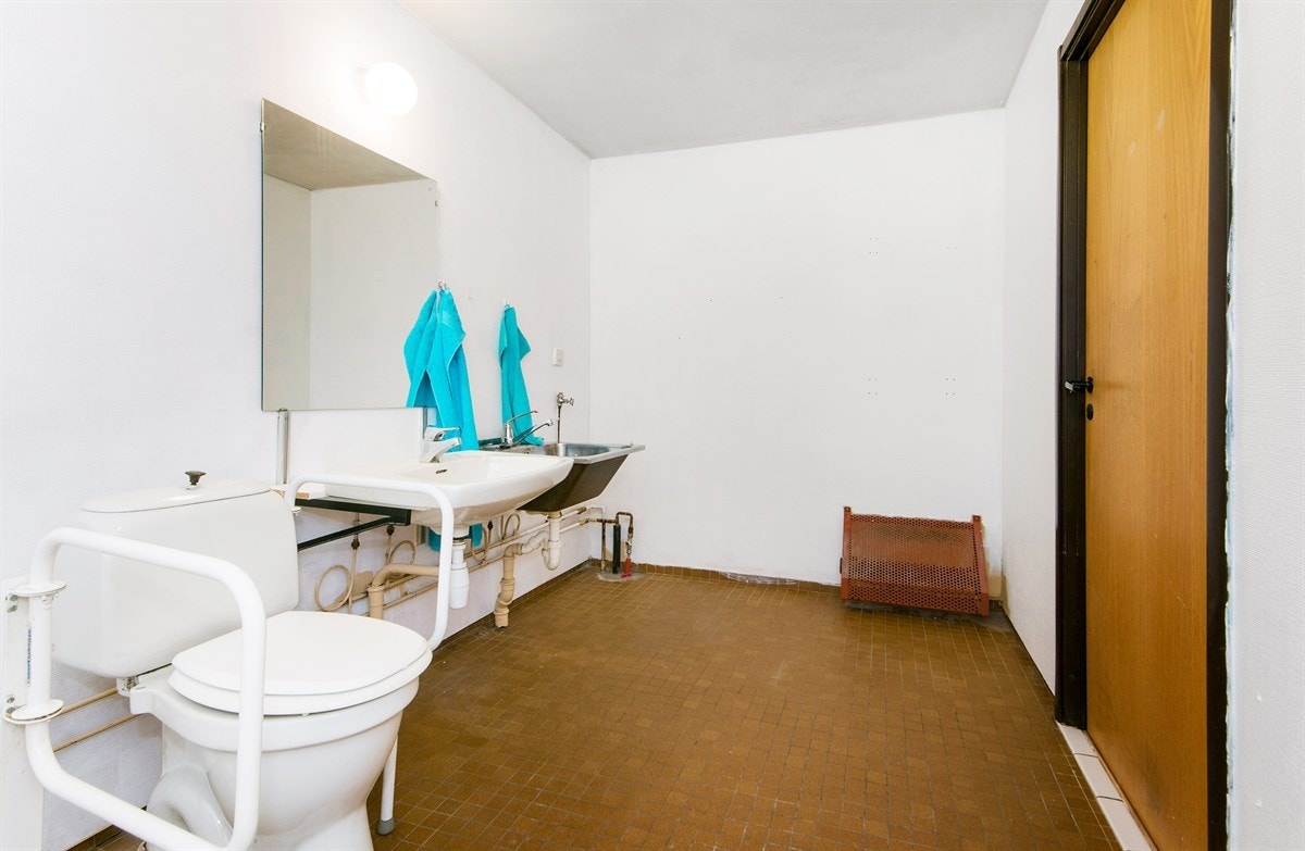 Skyllekum og opplegg for vaskemaskin. Galleribilde