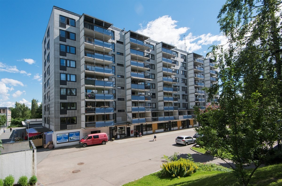 Leiligheten ligger i et veletablert, barnevennlig og populært område bestående av blokkbebyggelse på Hovseter. Galleribilde