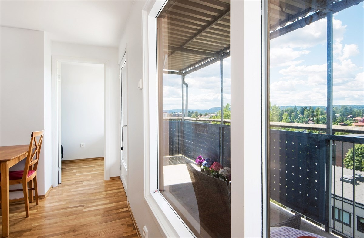 Stue med utgang til veranda. Galleribilde