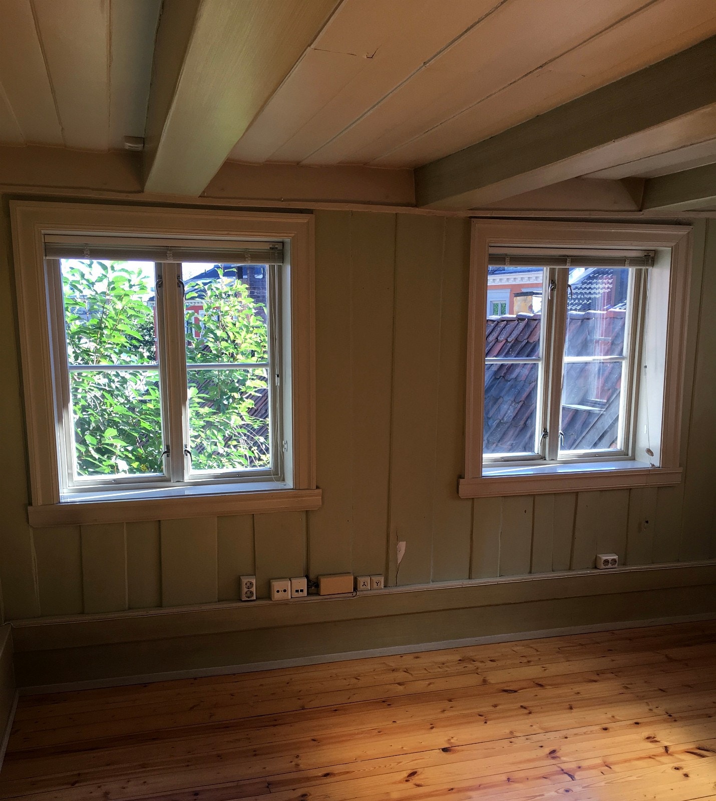 Stue med dype vindusposter Galleribilde