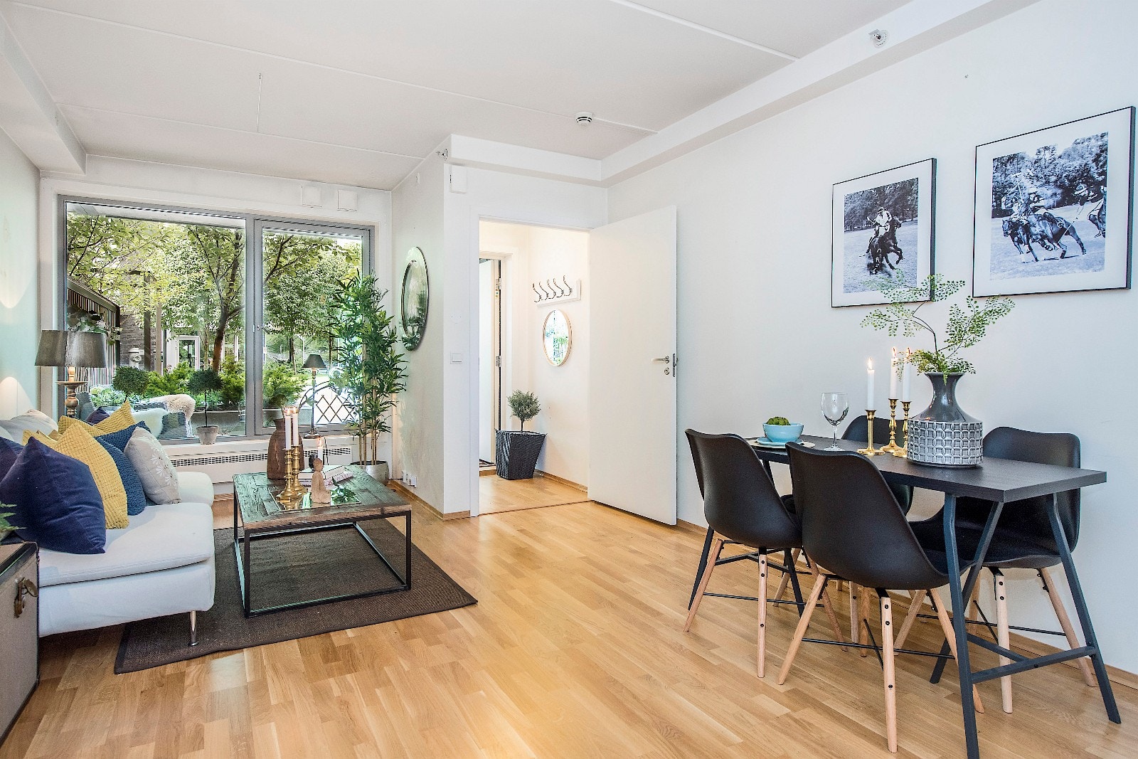 Stue og inngang Galleribilde