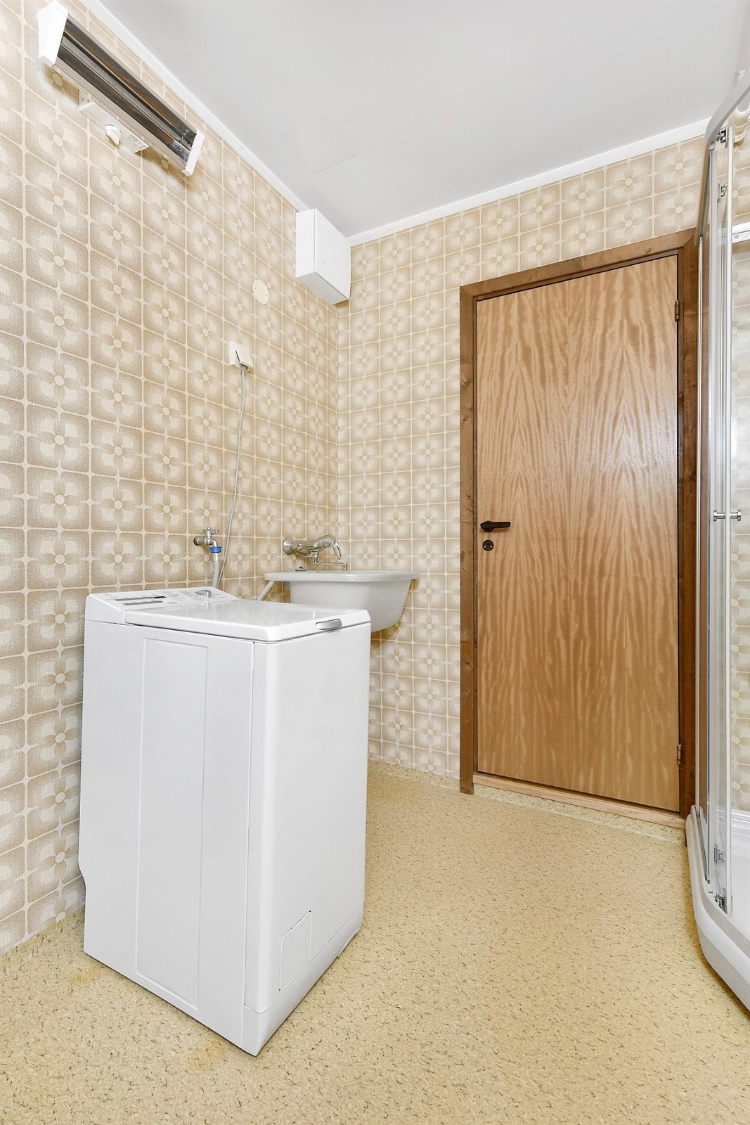 Det er opplegg for vaskemaskin på badet. Galleribilde