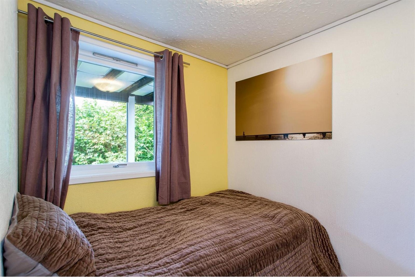 Pent soverom i sokkelleiligheten. Galleribilde