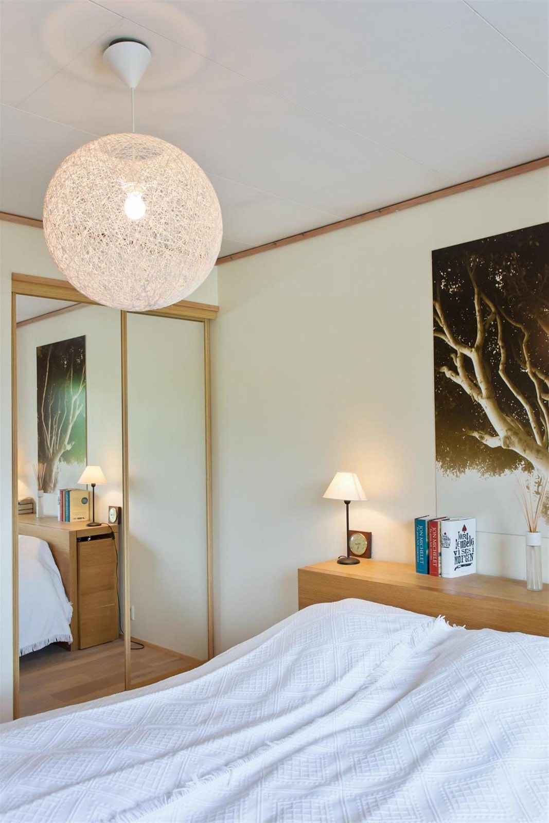 Det er totalt 3 soverom i husets hoveddel (snr. 2). Galleribilde