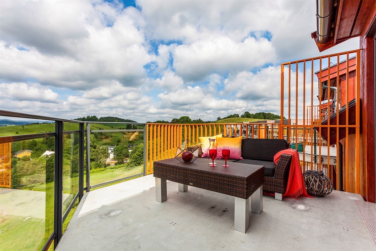 Leiligheten har en vestvendt balkong på 10,5 kvm med meget gode solforhold. Galleribilde