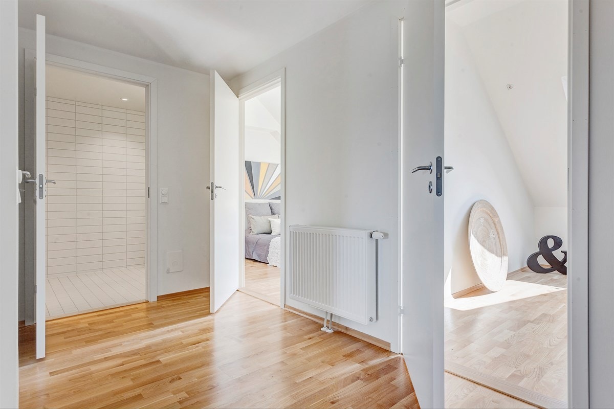 Romslig gang med plass til garderobeløsning. Galleribilde