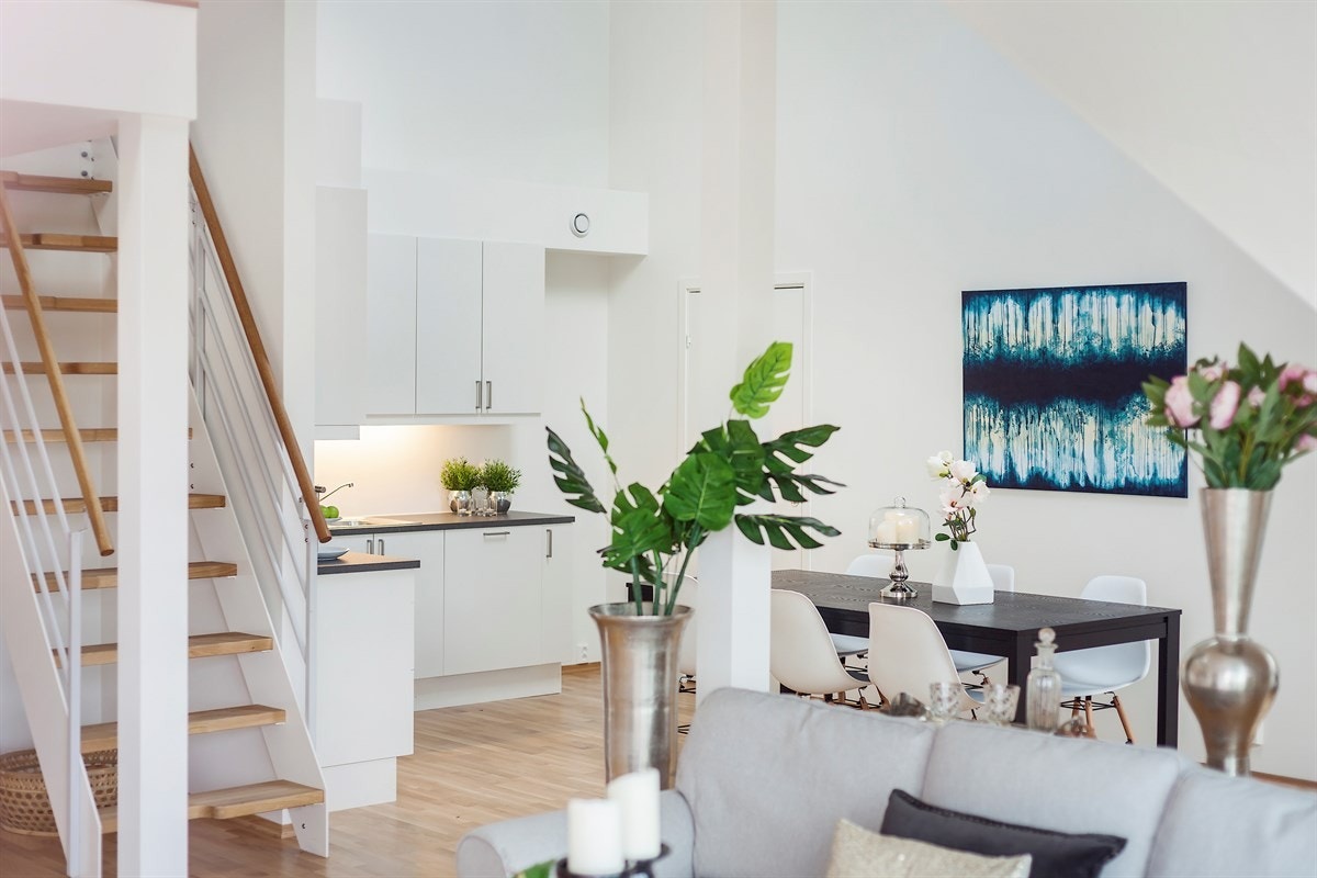 Én bod tilknyttet kjøkkenet og én mot stuen gir gode lagringsmuligheter. Galleribilde