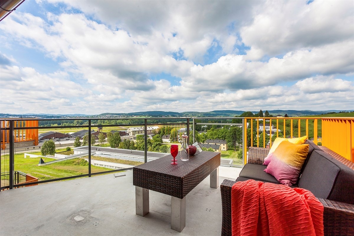 Leiligheten har en vestvendt balkong på 10,5 kvm med meget gode solforhold. Galleribilde