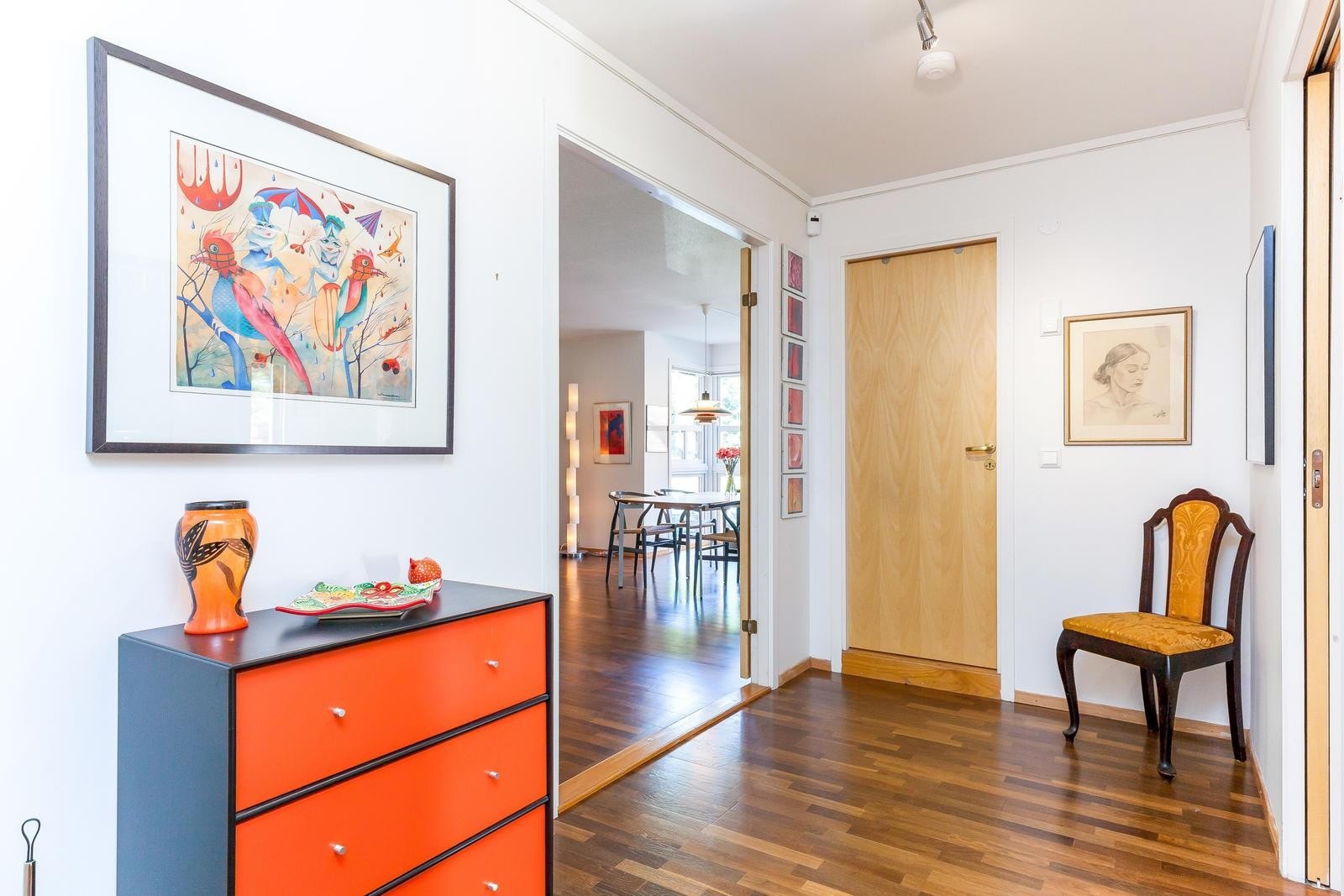 Lys og romslig entré Galleribilde