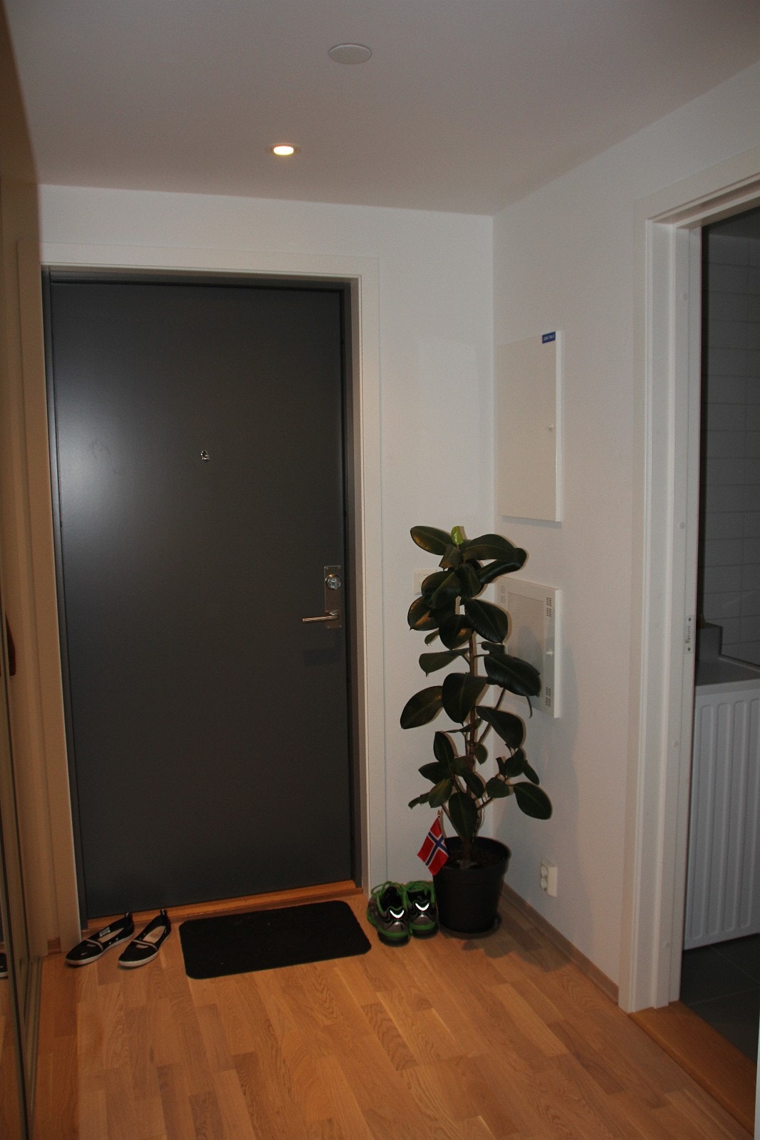 Gang med skyvedørsgarderobe Galleribilde