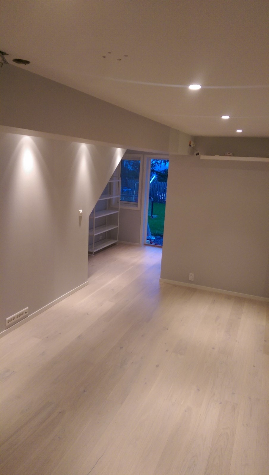 Stue mot inngangsparti Galleribilde