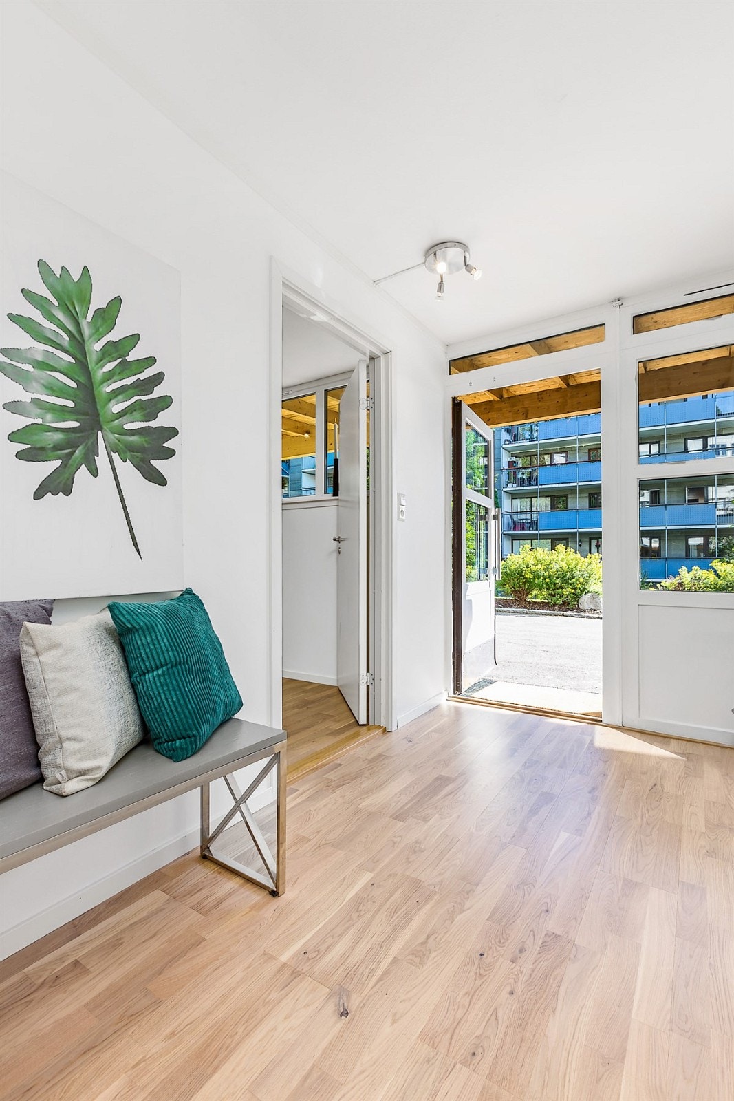 Entréen gir et meget godt førsteinntrykk av leiligheten. Galleribilde