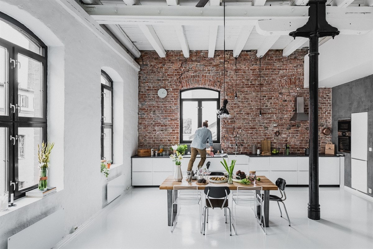 260 kubikk oppholdsrom med hele 4,2 meter under taket - må oppleves! Galleribilde