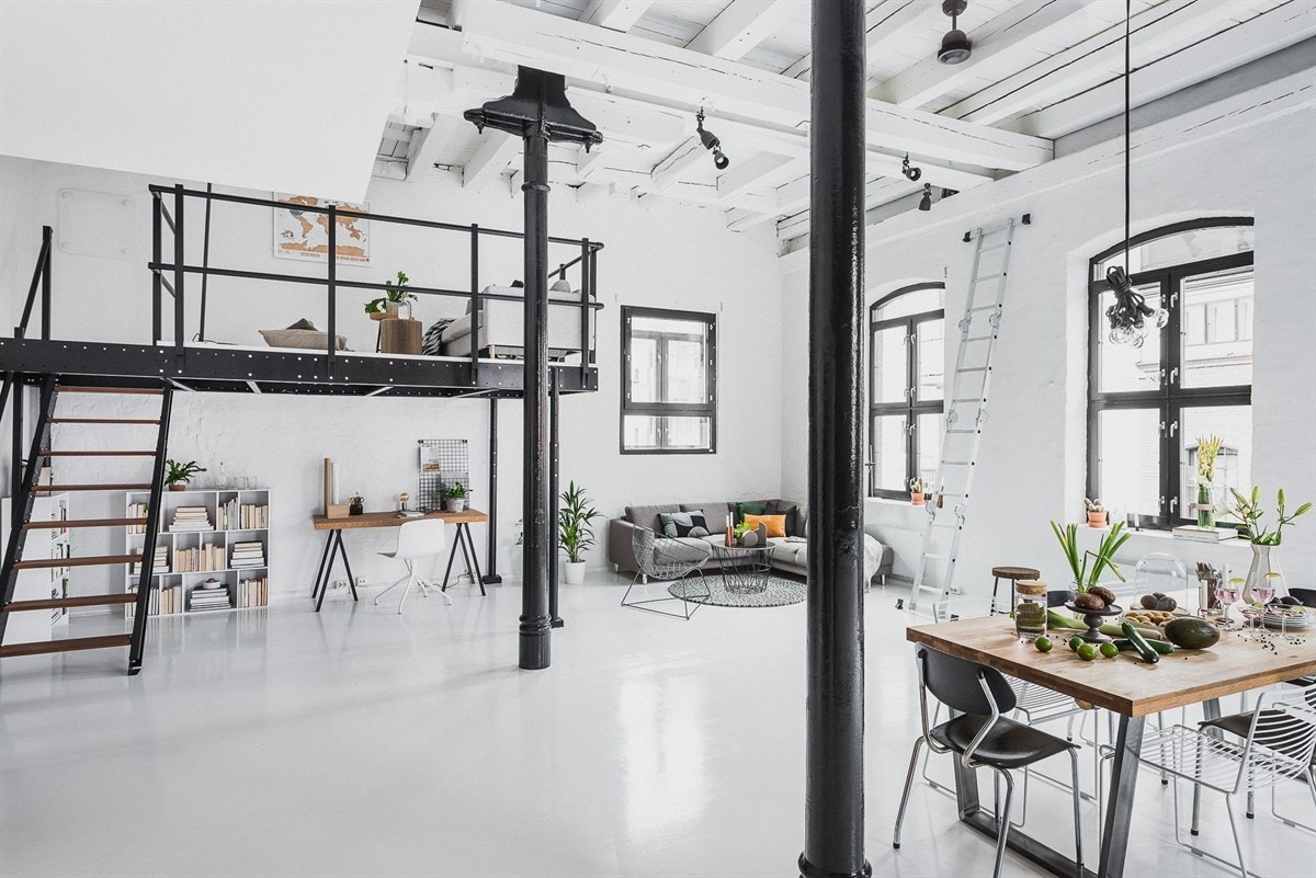 Stuen med sine store 260 kubikk gjør i stor grad hele leiligheten. Galleribilde