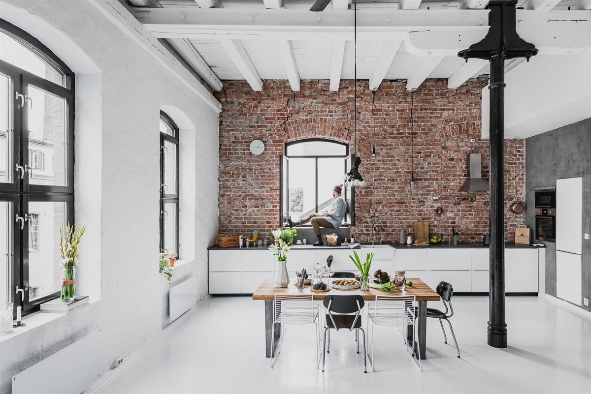 260 kubikk oppholdsrom med hele 4,2 meter under taket - må oppleves! Galleribilde