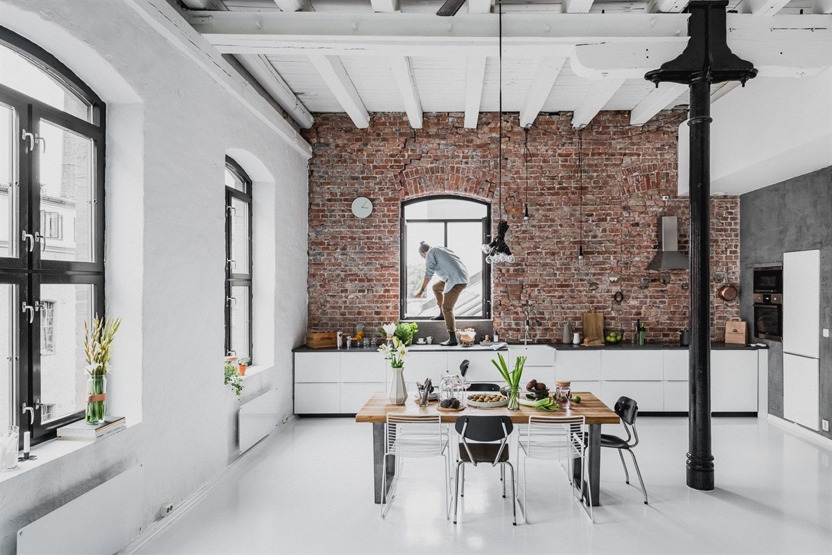 260 kubikk oppholdsrom med hele 4,2 meter under taket - må oppleves! Galleribilde