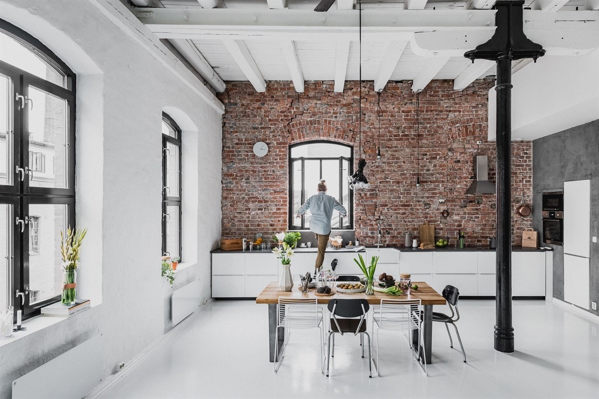 260 kubikk oppholdsrom med hele 4,2 meter under taket - må oppleves! Galleribilde