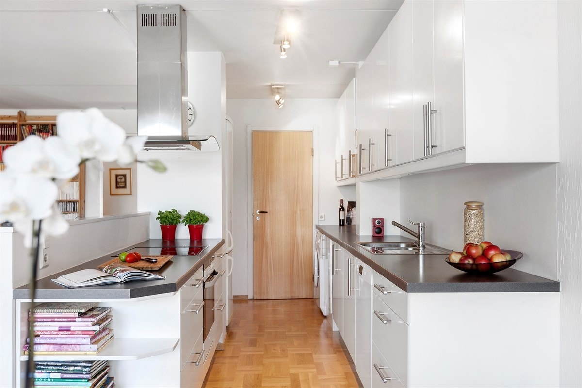 Leiligheten ble oppgradert med nytt kjøkken/hvitevarer i 2006 Galleribilde