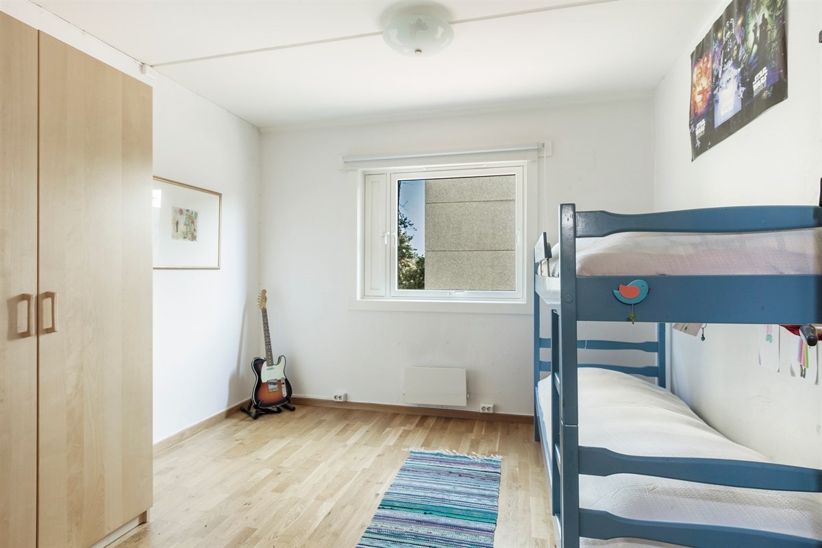 Stort soverom som passer utmerket som barneværelse/kontor/gjesterom eller det man måtte ønske Galleribilde