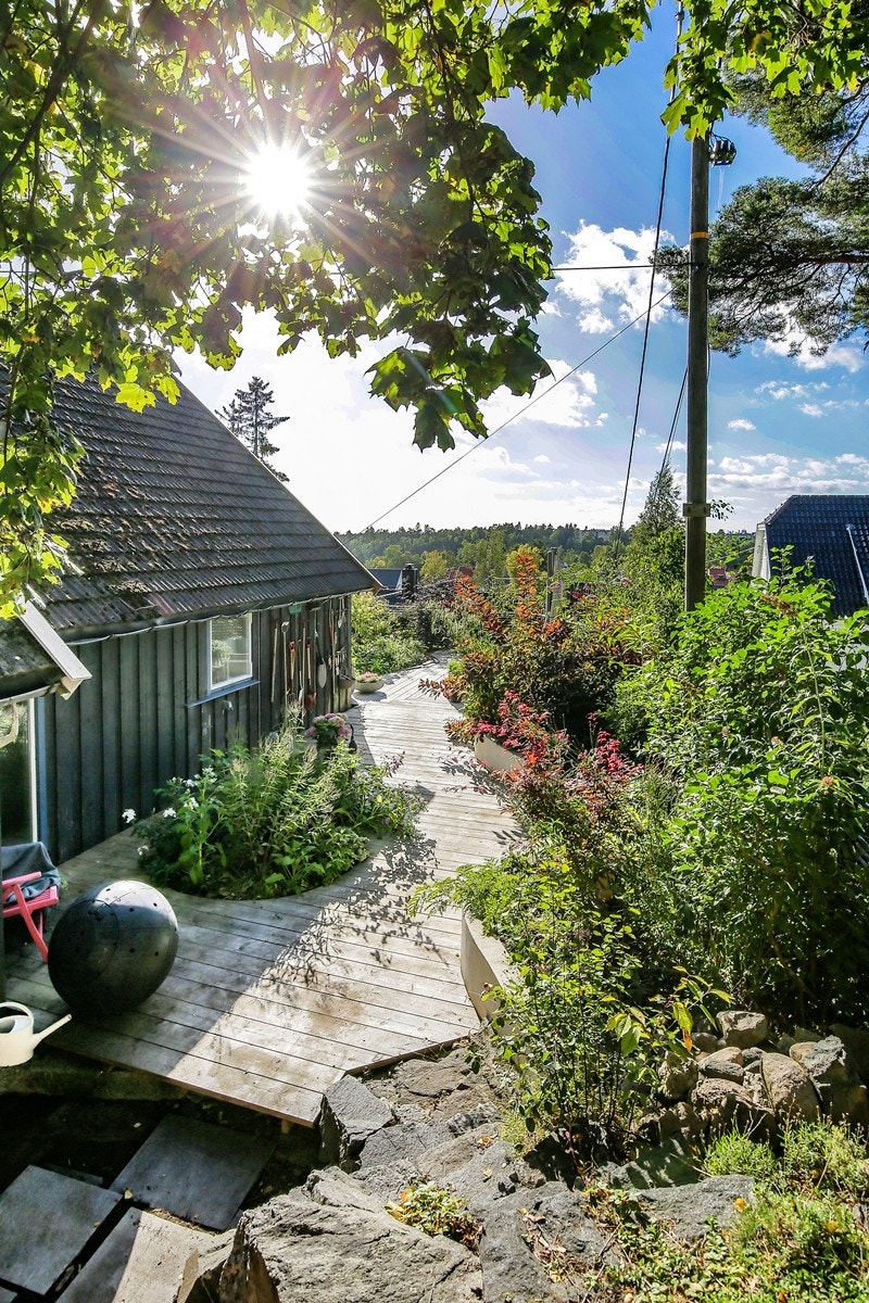 Hyggelig uteområde i naturskjønne omgivelser Galleribilde