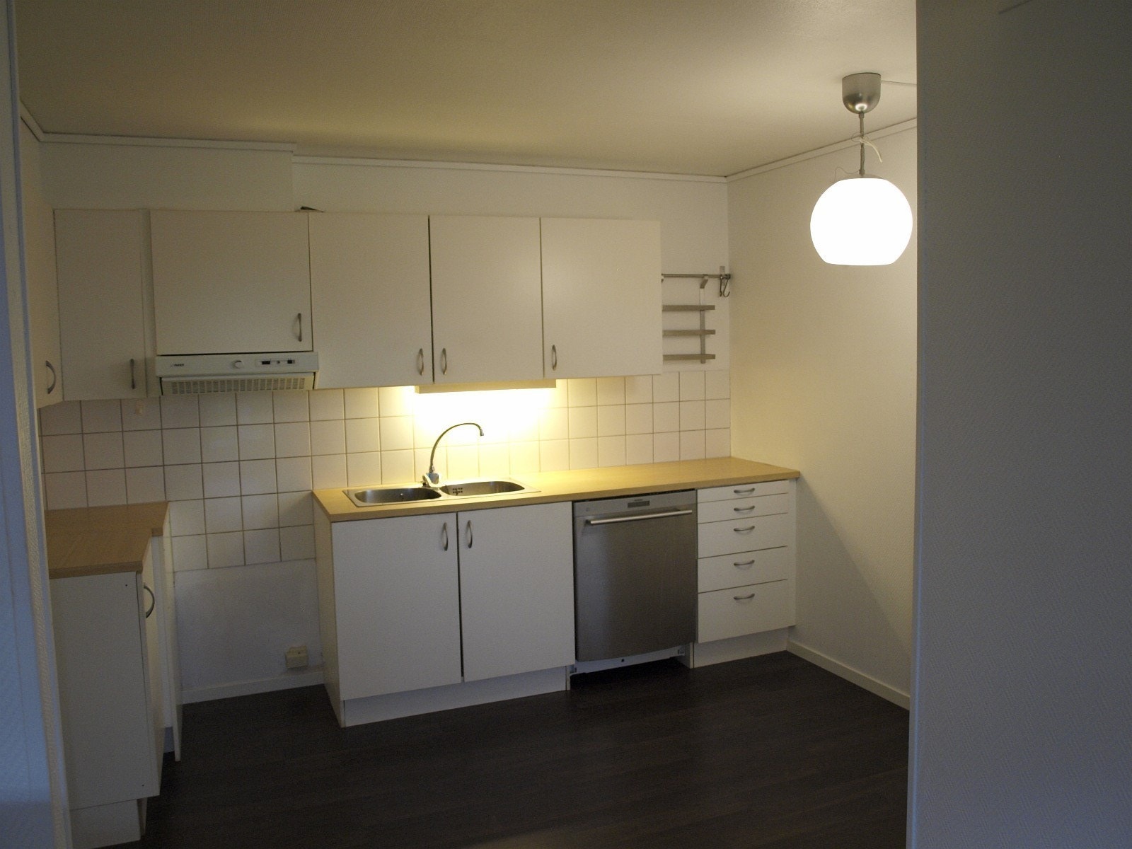 Kjøkken med oppvaskmaskin Galleribilde