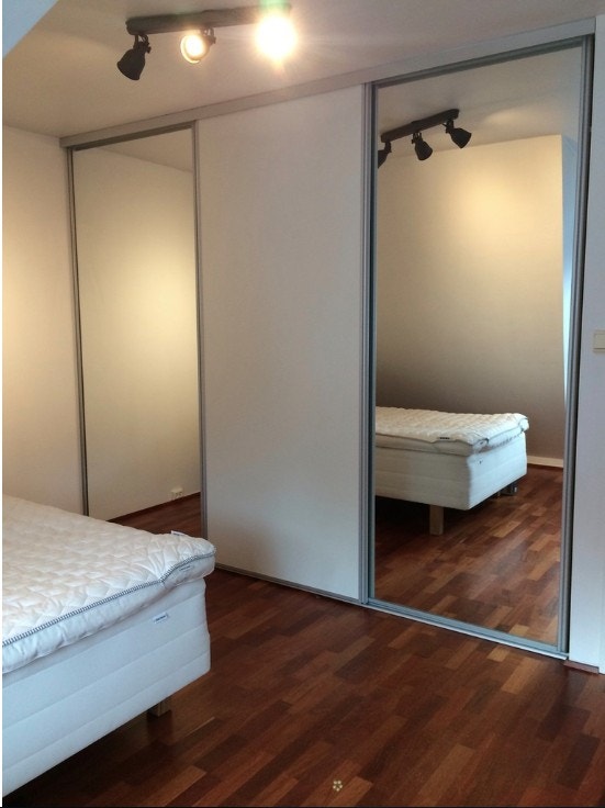 soverom med skapplass Galleribilde