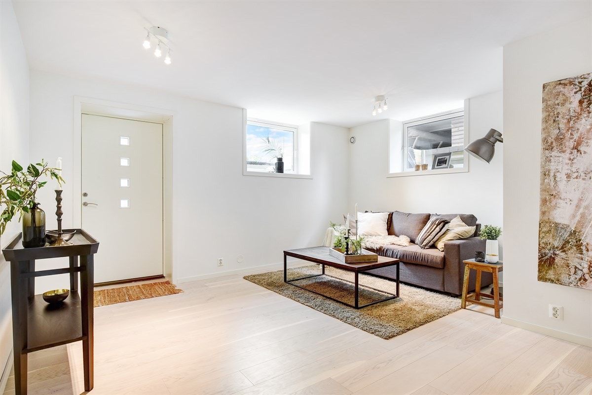 Praktikantdel: stue med ferdig opplegg for evt. hybelkjøkken Galleribilde