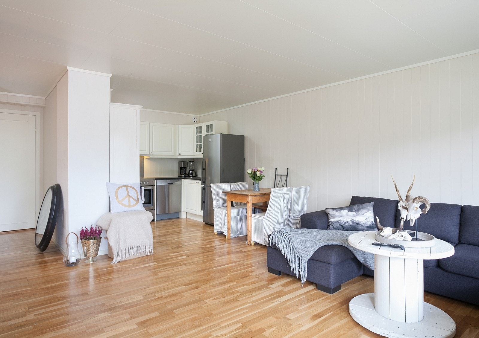 Åpen løsning mellom kjøkken og stue Galleribilde