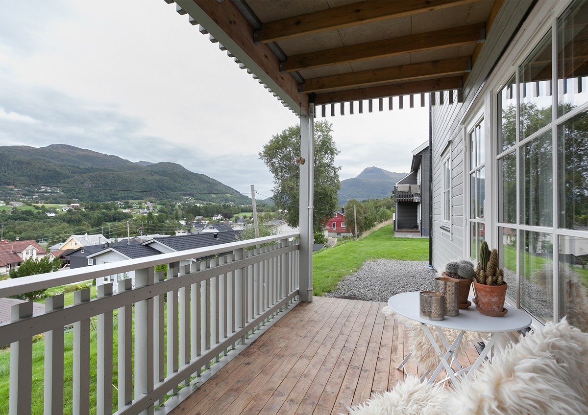 Terrassen er ca. 9 m² Galleribilde