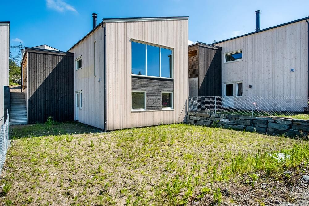 Tyttebærstien 25, hage grenser til flotte friarealer Galleribilde
