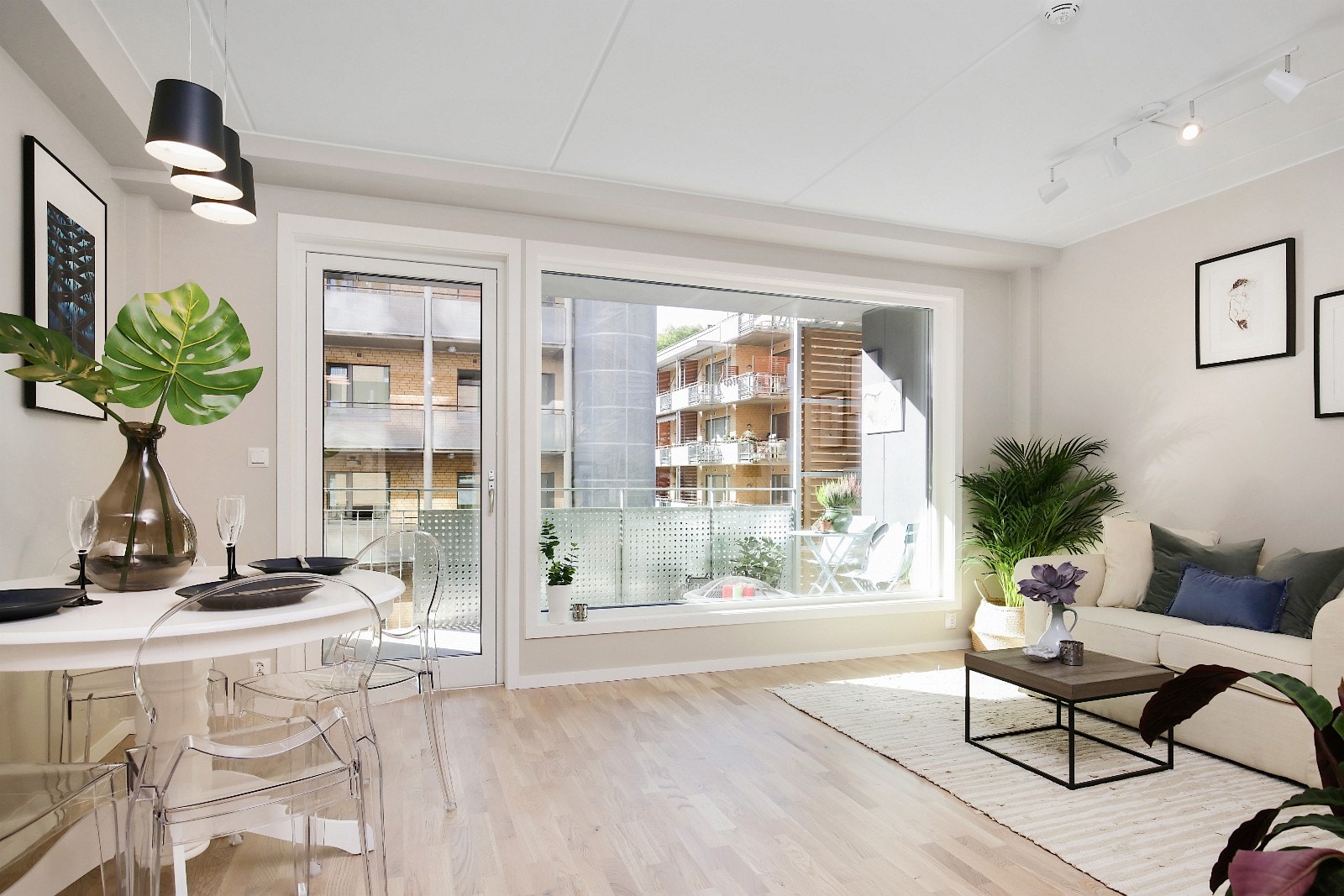 Stue med utgang til terasse Galleribilde