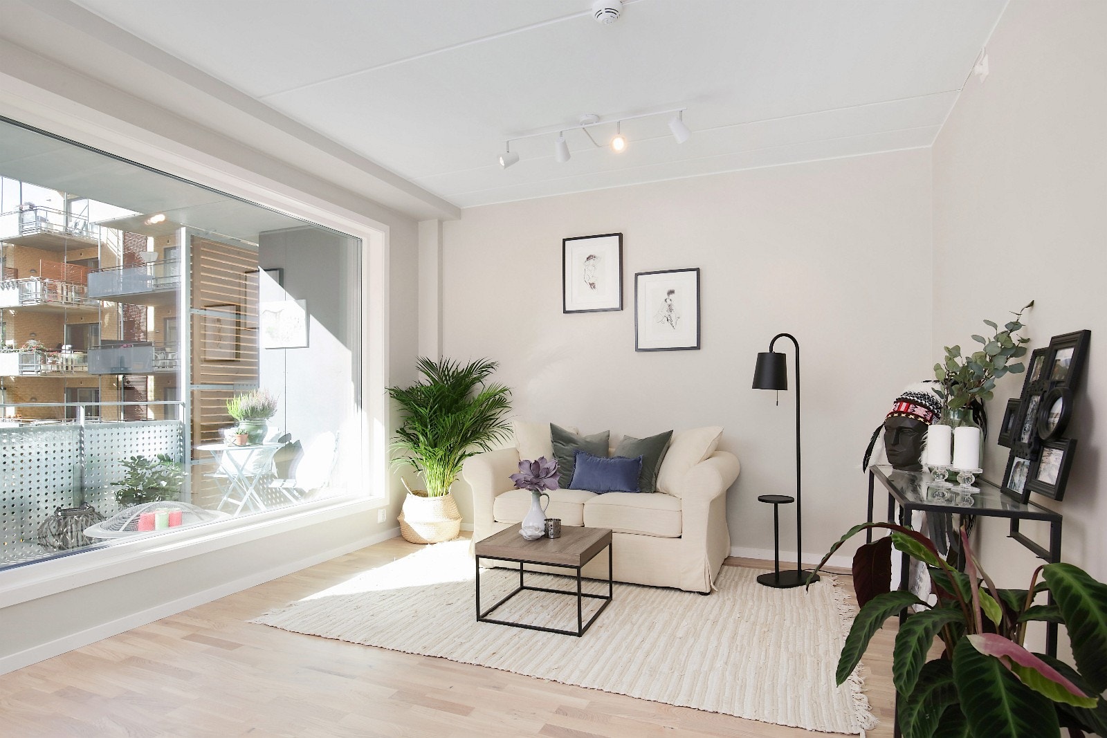 Stue med utgang til terrasse Galleribilde