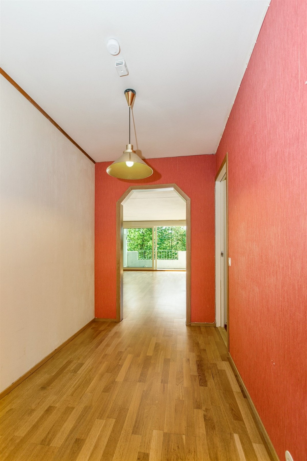 Entré/hall med direkte adkomst til praktisk bod/garderobe. Galleribilde