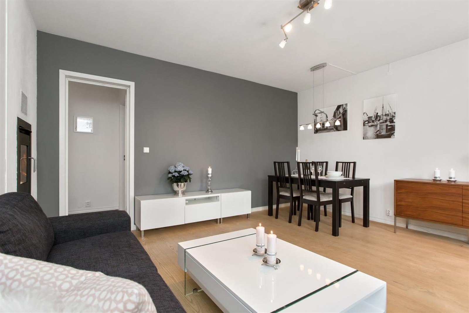 Leilighetens hjerte er stuen - her føler man seg virkelig hjemme Galleribilde