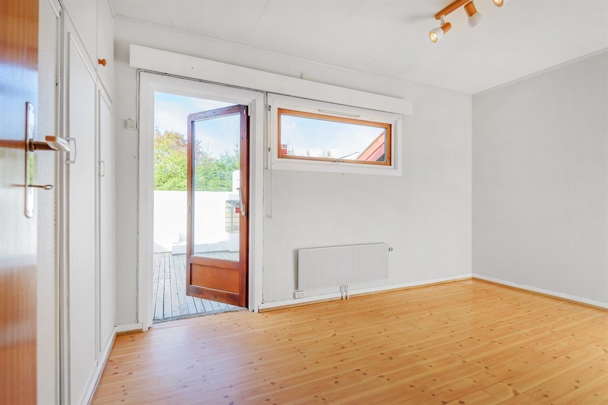 UTLEID soverom 4: Egen terrassedør ut 4900kr Galleribilde