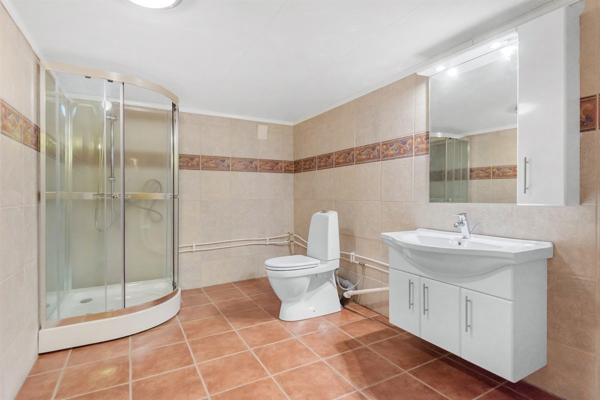 Huset har 3 bad, her et av de. Galleribilde