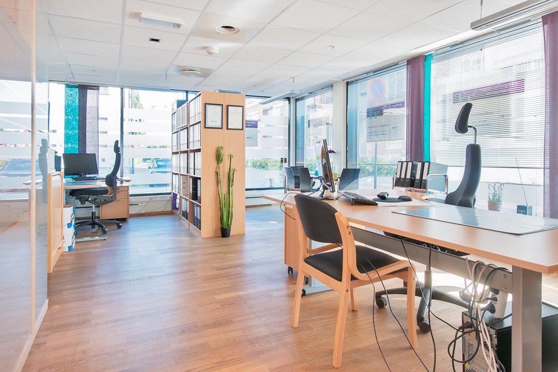 Åpent landskap og kontorer på messanin Galleribilde