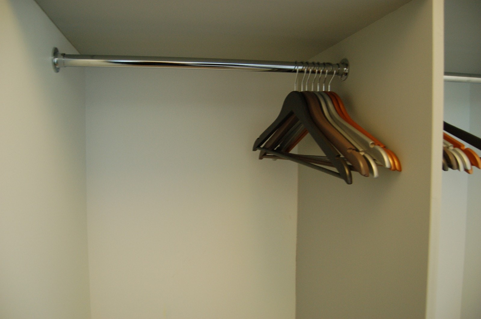 Garderobe i vindfang felles med 1 etg Galleribilde