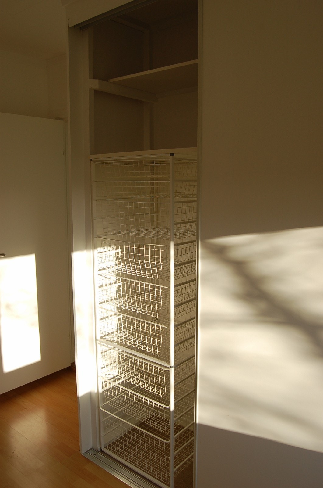 Innhold i garderobe for oppbevaring Galleribilde