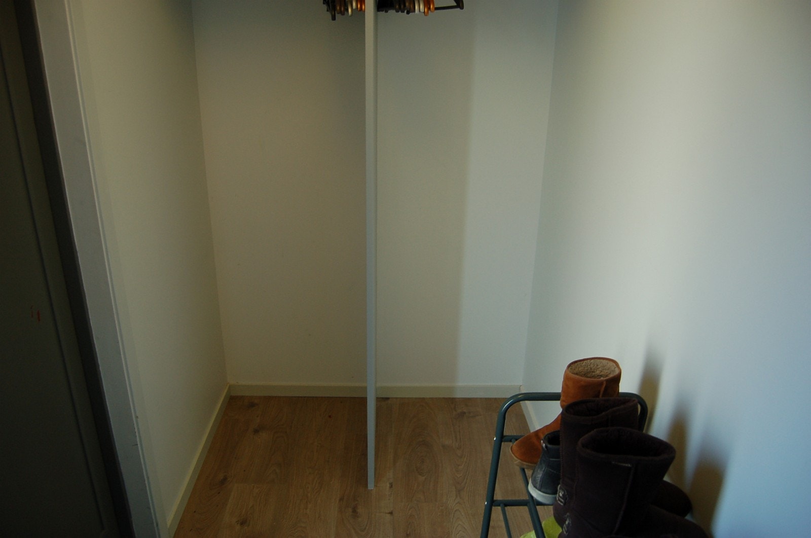 Garderobe i vindfang felles med 1 etg Galleribilde